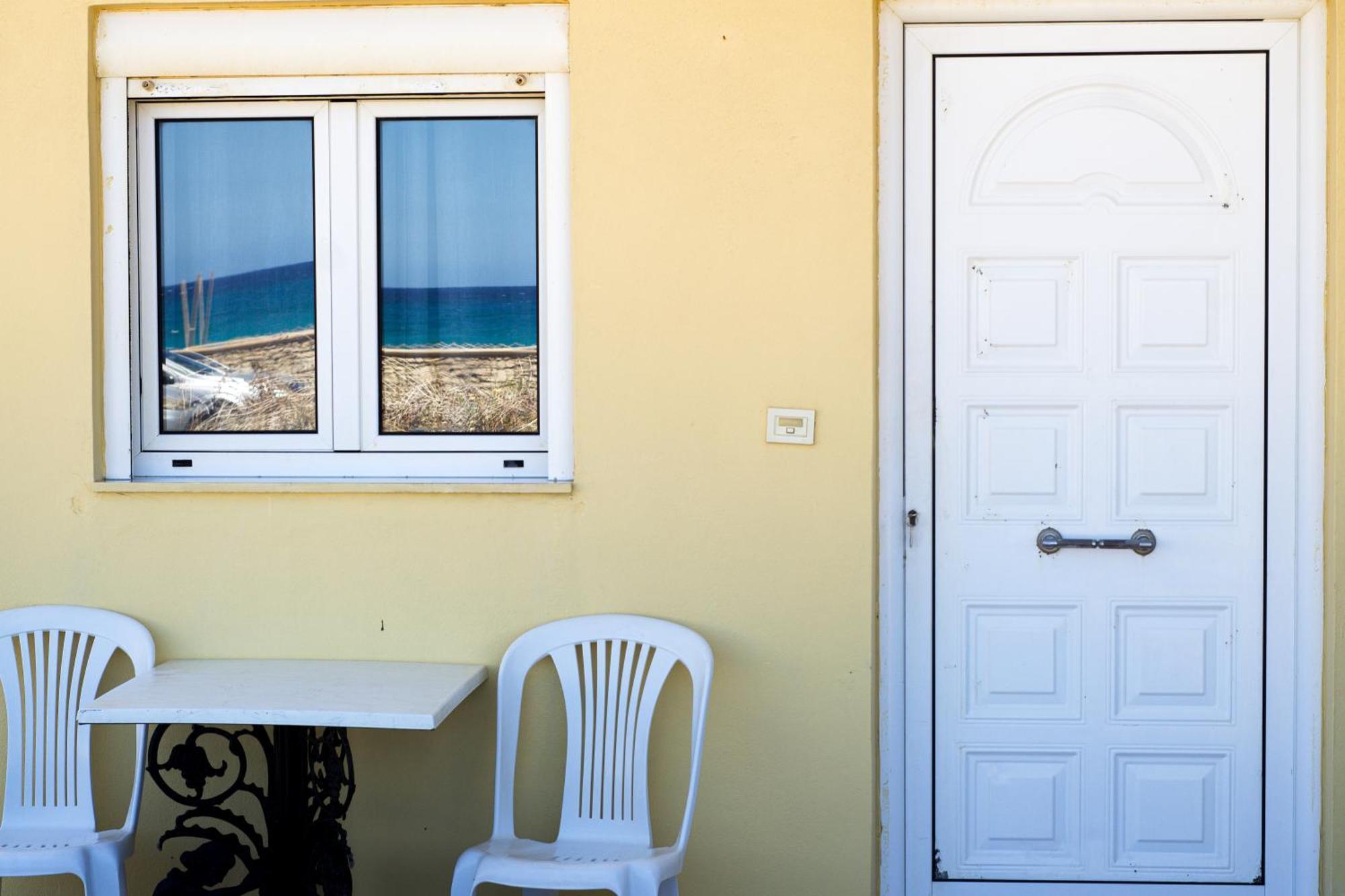 Blue Sea Apartment Adelianos Kampos Exterior photo